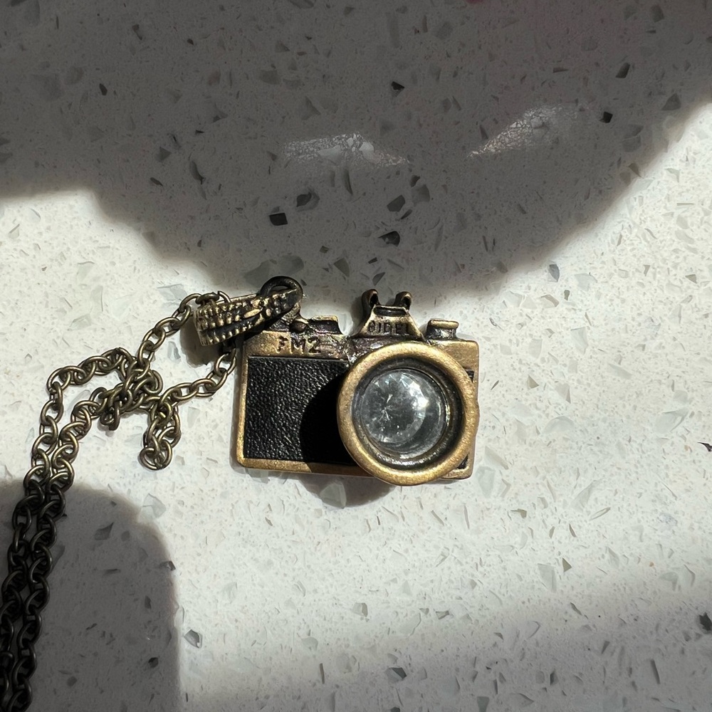 Vintage Style Black and Gold Camera Pendant - Picture 10 of 11